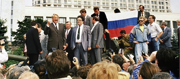 Russian President Boris Yeltsin (L), sho